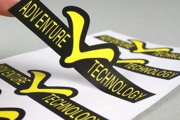 Дизайн и печать наклеек