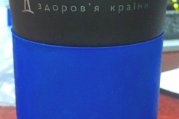 Нанесение логотипа компании на чашку